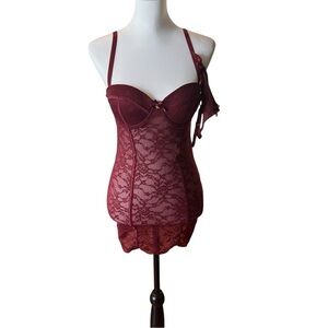 NWT Frederick’s of Hollywood Lace Burgundy Chemise w/matching G-String Size M